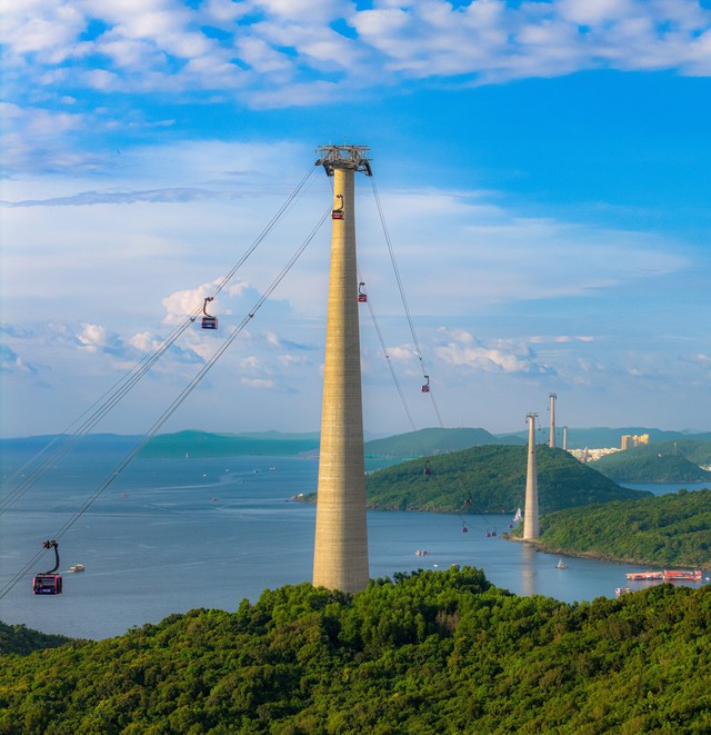 C&aacute;p treo 3 d&acirc;y d&agrave;i nhất thế giới ở 1 điểm đến của Việt Nam vừa vượt mặt cả Maldives v&agrave; Phuket, l&agrave; thi&ecirc;n đường biển xanh c&aacute;t trắng được cả Vingroup v&agrave; Sun Group lựa chọn - Ảnh 2.
