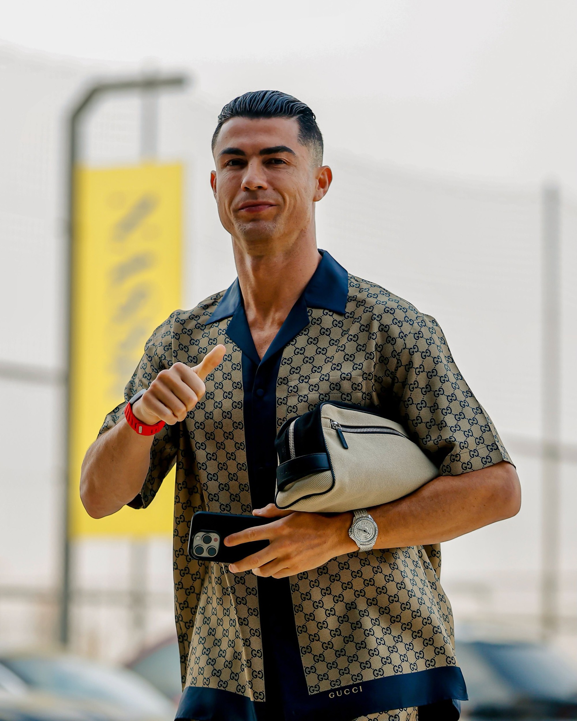Si&ecirc;u sao 41 tuổi vừa đ&aacute; b&oacute;ng vừa l&agrave;m sếp lớn tại Al Nassr - Ảnh 1.