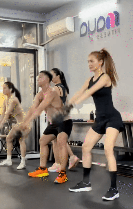 Nh&atilde; Phương g&acirc;y sốt với sắc v&oacute;c mẹ ba con v&agrave; h&agrave;nh tr&igrave;nh giảm c&acirc;n ấn tượng - Ảnh 10.