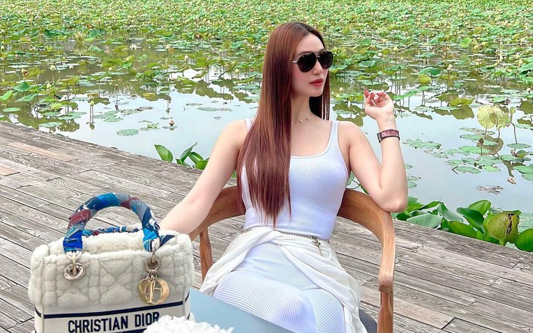 Nữ nghệ sĩ U40 tuy&ecirc;n bố kh&ocirc;ng lấy chồng, sống an y&ecirc;n trong nh&agrave; 7 tầng, 40 ph&ograve;ng ở đường Điện Bi&ecirc;n Phủ - Ảnh 1.