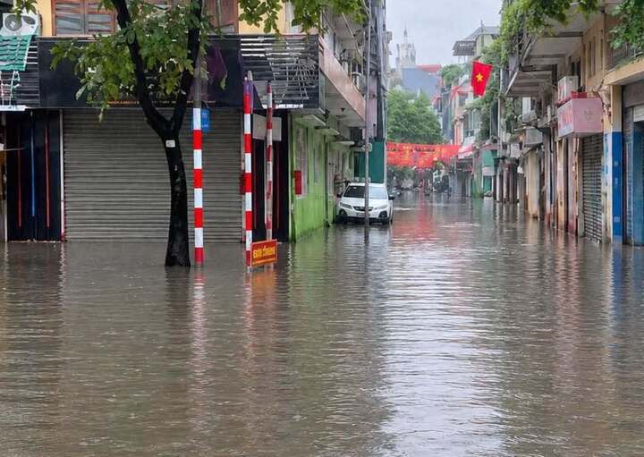 Cập nhật &uacute;ng ngập H&agrave; Nội s&aacute;ng 16 / 9 sau trận mưa lớn k&eacute;o d&agrave;i - Ảnh 1.