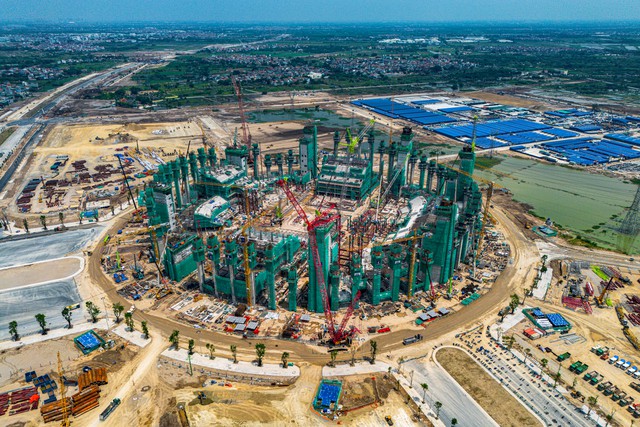 S&acirc;n vận động VinFast - Trống Đồng khởi c&ocirc;ng kh&aacute;n đ&agrave;i tầng 3 , si&ecirc;u trụ khổng lồ xuất hiện - Ảnh 2.