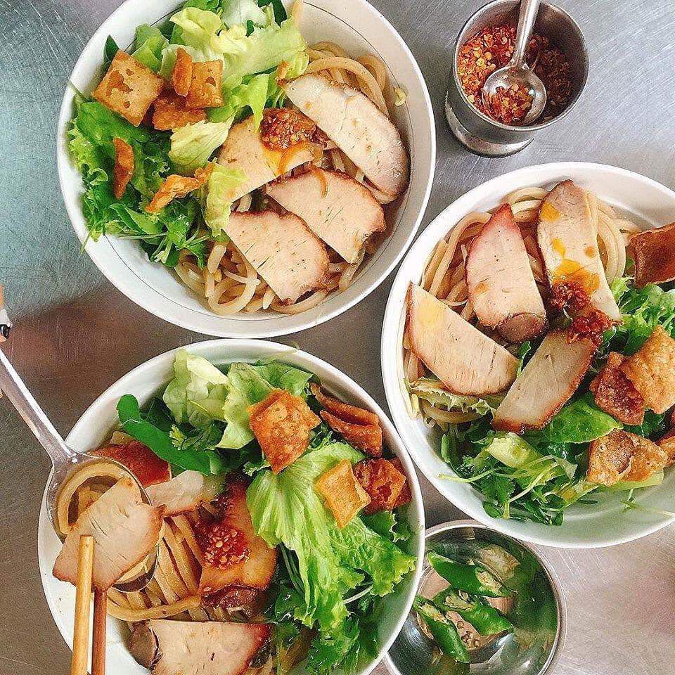 Qu&aacute;n nhỏ ở Hội An được kh&aacute;ch Canada khen c&oacute; b&aacute;nh m&igrave; ngon nhất  - Ảnh 4.