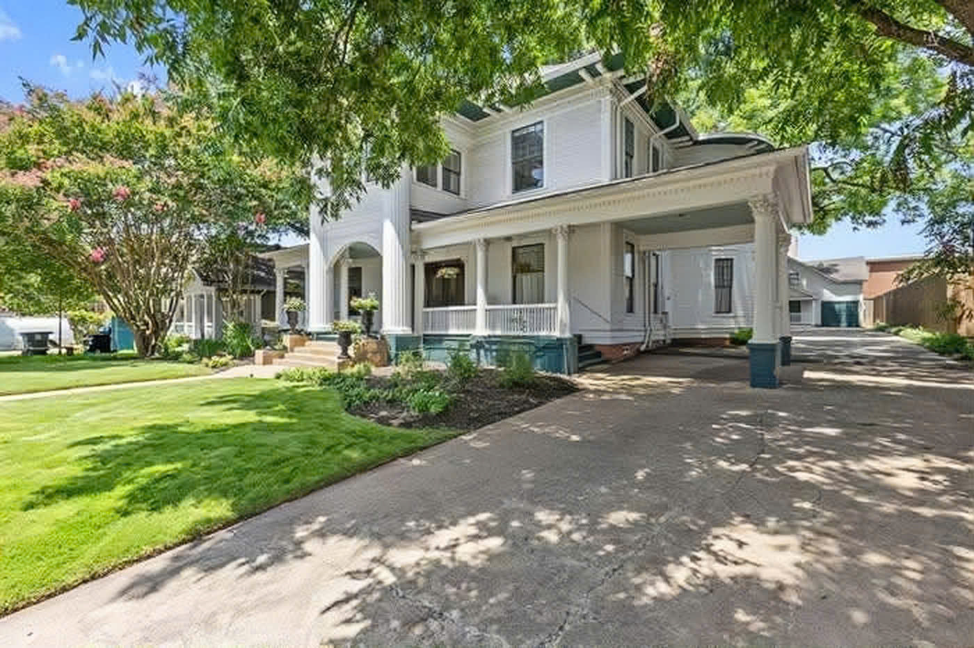 Biệt thự 7 . 600 M² của Ngô Mỹ Uyên: Kiến trúc Hy Lạp cổ đại giữa Dallas - Ảnh 6. Biệt thự 7 . 600 M² của Ngô Mỹ Uyên: Kiến trúc Hy Lạp cổ đại giữa Dallas - Ảnh 6.