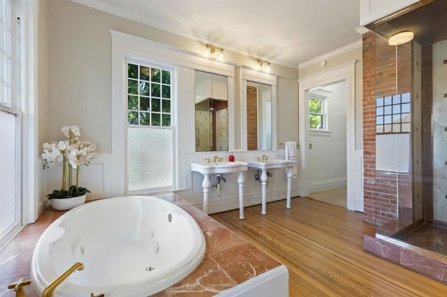 Biệt thự 7 . 600 M² của Ngô Mỹ Uyên: Kiến trúc Hy Lạp cổ đại giữa Dallas - Ảnh 12. Biệt thự 7 . 600 M² của Ngô Mỹ Uyên: Kiến trúc Hy Lạp cổ đại giữa Dallas - Ảnh 12.