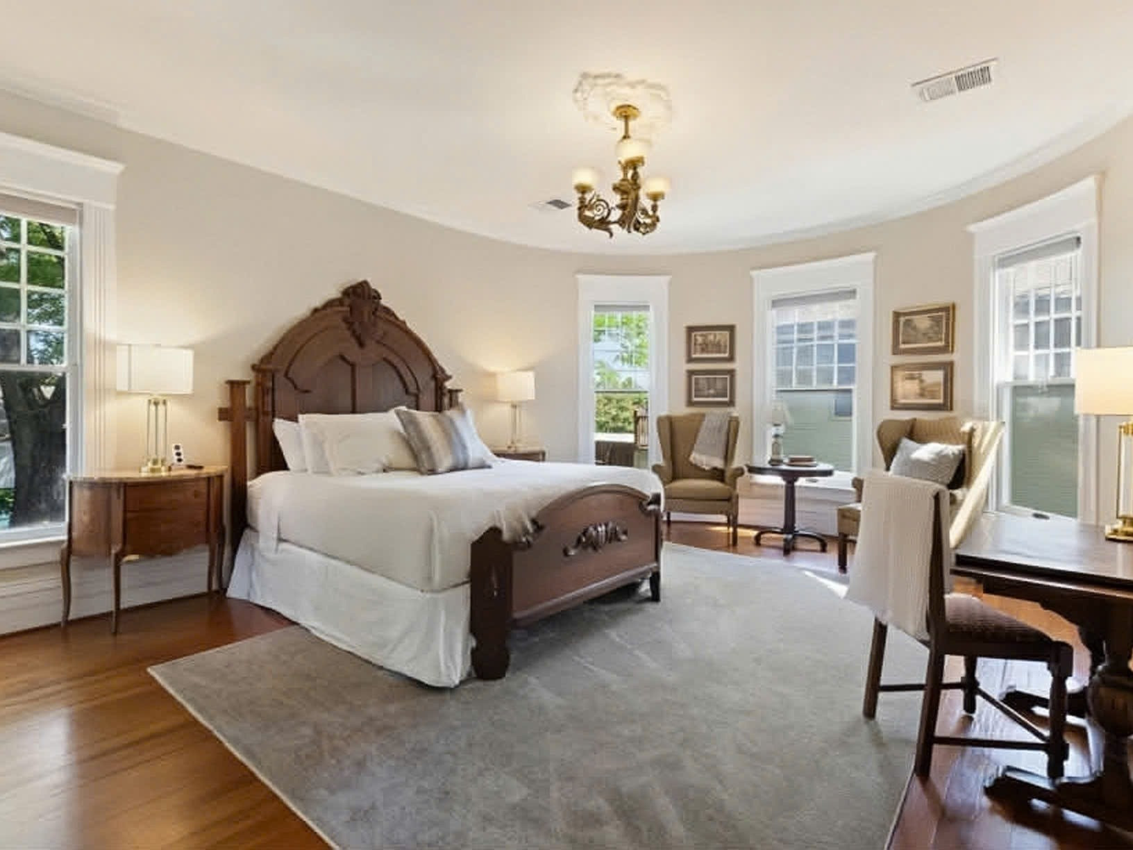 Biệt thự 7 . 600 M² của Ngô Mỹ Uyên: Kiến trúc Hy Lạp cổ đại giữa Dallas - Ảnh 10. Biệt thự 7 . 600 M² của Ngô Mỹ Uyên: Kiến trúc Hy Lạp cổ đại giữa Dallas - Ảnh 10.