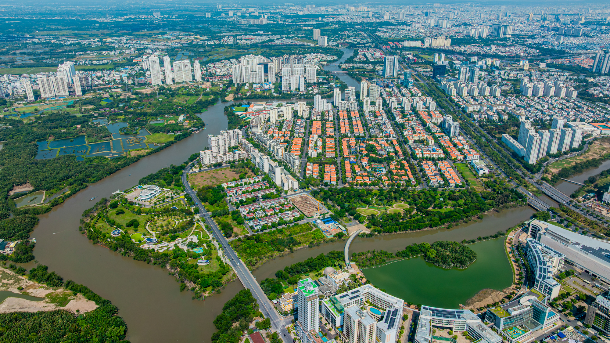 Chim c&oacute; trong s&aacute;ch đỏ đua nhau k&eacute;o về một khu đ&ocirc; thị được mệnh danh l&agrave; &lsquo;khu nh&agrave; gi&agrave;u&rsquo;, mật độ x&acirc;y dựng chỉ 26%, d&agrave;nh 174 ha l&agrave;m c&acirc;y xanh v&agrave; hồ nước - Ảnh 11.