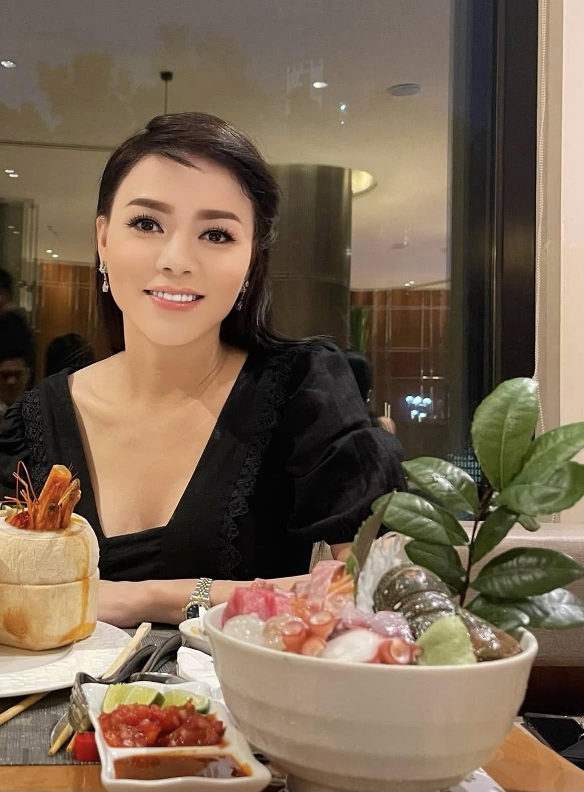 Nhan sắc trẻ đẹp của nữ ca sĩ 45 tuổi chưa lấy chồng, n&oacute;i thẳng "ai lấy được t&ocirc;i sẽ rất hạnh ph&uacute;c" - Ảnh 7.