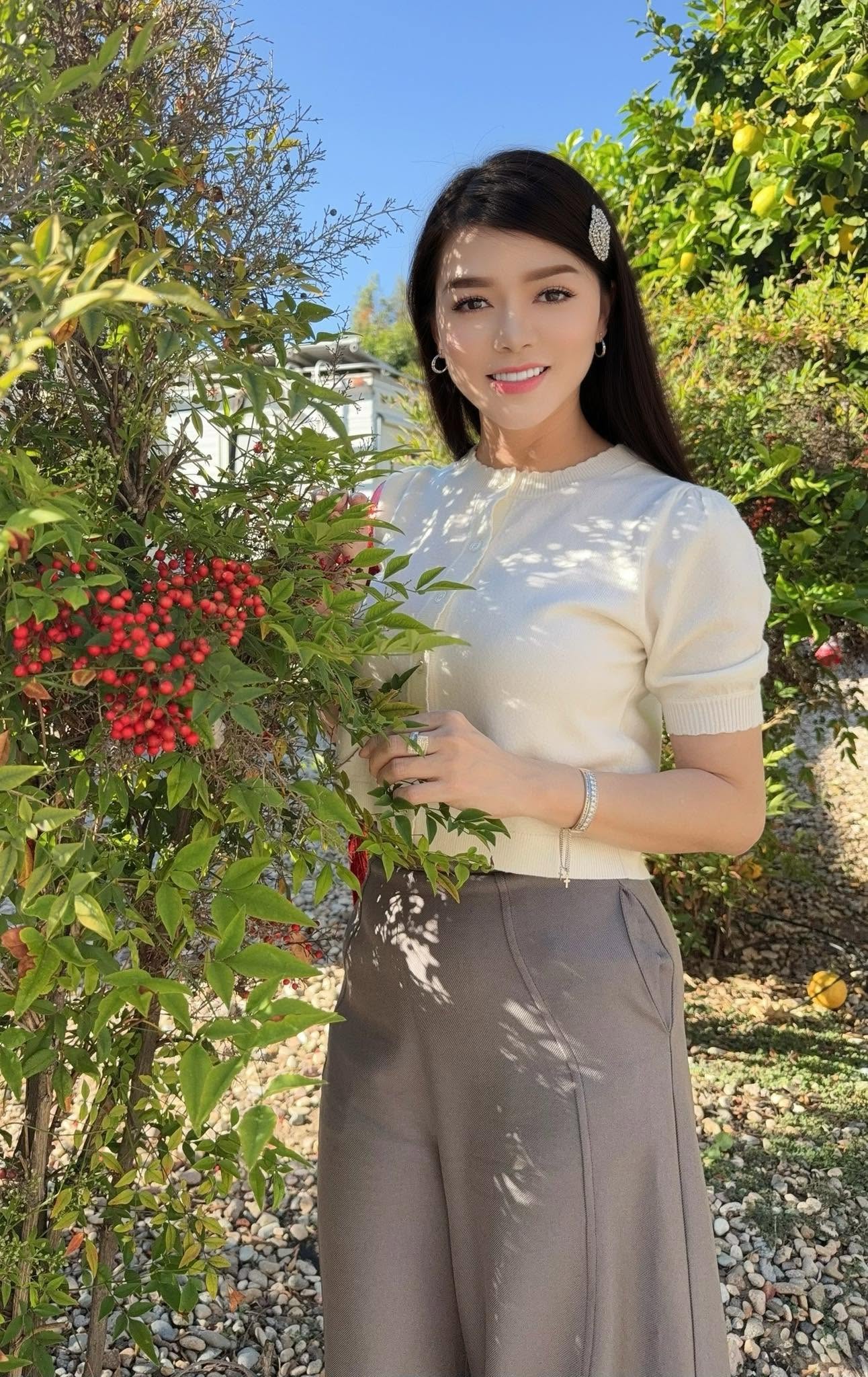 Nhan sắc trẻ đẹp của nữ ca sĩ 45 tuổi chưa lấy chồng, n&oacute;i thẳng "ai lấy được t&ocirc;i sẽ rất hạnh ph&uacute;c" - Ảnh 4.