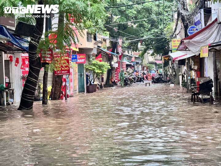 Mưa lớn H&agrave; Nội 2026: Nguy&ecirc;n nh&acirc;n v&agrave; t&aacute;c động của đợt mưa tr&ecirc;n 400mm - Ảnh 2.