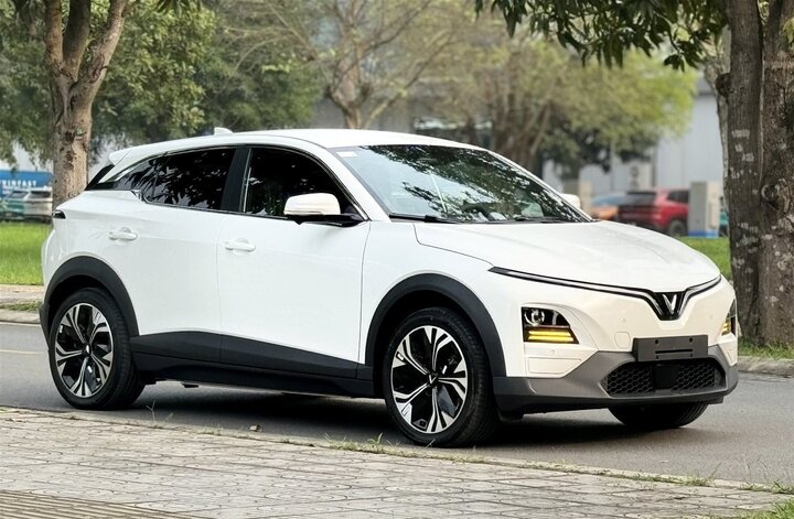 Doanh số CUV cỡ B th&aacute;ng 8: VinFast VF 6 vẫn giữ vững vị thế - Ảnh 2.