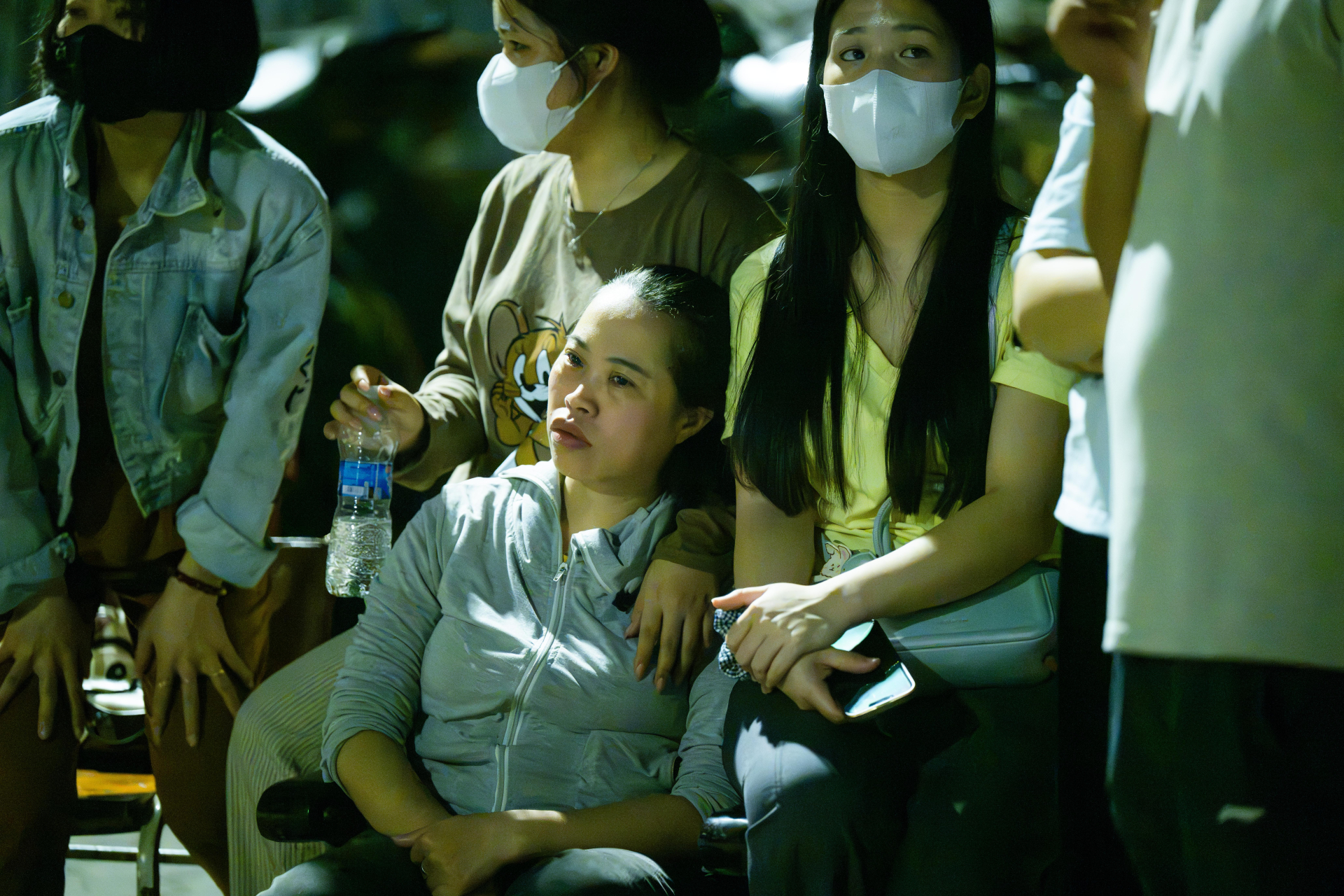 Nam sinh vi&ecirc;n mất t&iacute;ch ở H&agrave; Nội khi đi qua khu vực ngập s&acirc;u , mẹ chờ tin con - Ảnh 7.