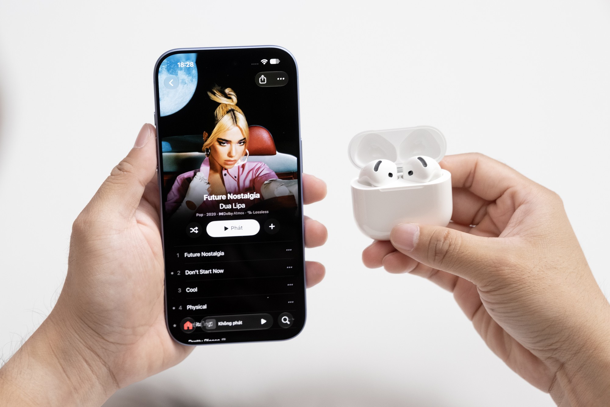 Mở hộp AirPods 5 chính hãng Việt Nam với khả năng chống ồn chủ động ấn tượng - Ảnh 4. Mở hộp AirPods 5 chính hãng Việt Nam với khả năng chống ồn chủ động ấn tượng - Ảnh 4.