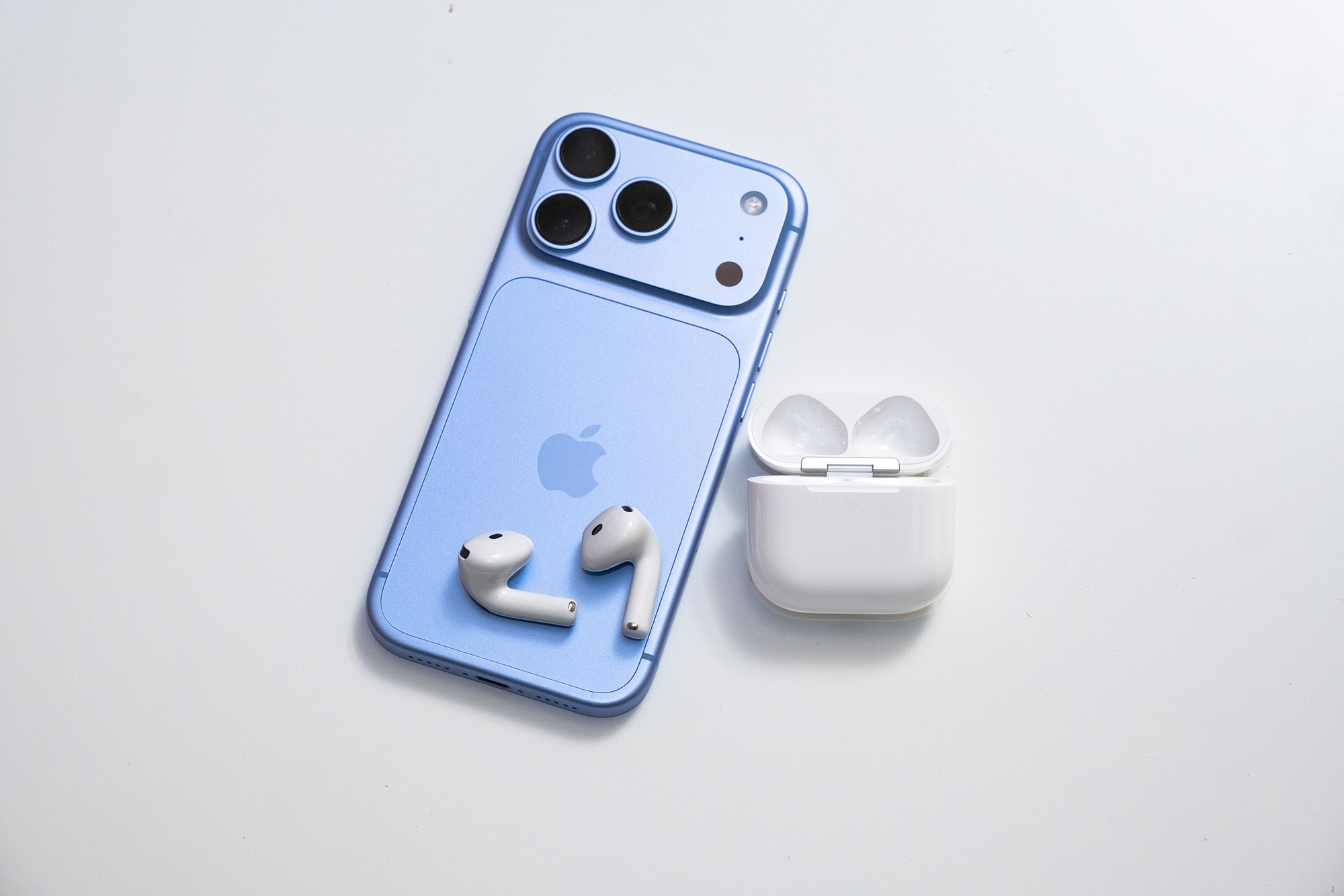 Mở hộp AirPods 5 chính hãng Việt Nam với khả năng chống ồn chủ động ấn tượng - Ảnh 3. Mở hộp AirPods 5 chính hãng Việt Nam với khả năng chống ồn chủ động ấn tượng - Ảnh 3.