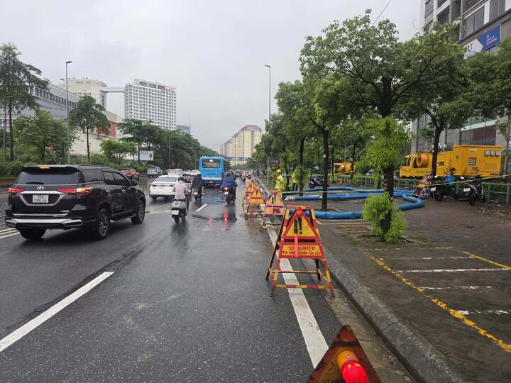 Công trình chống úng ngập tại Hà Nội phát huy hiệu quả trong mùa mưa lớn 2025 - Ảnh 1.