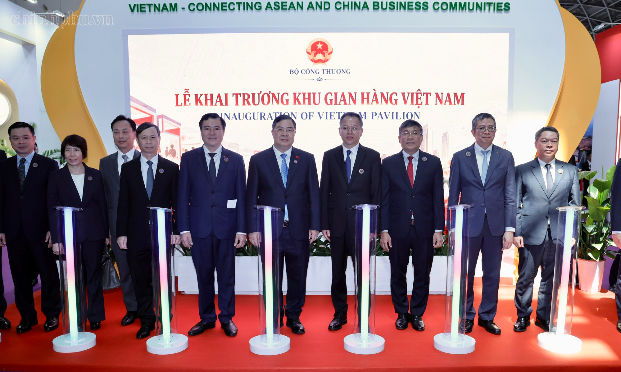 Việt Nam và Trung Quốc vừa chứng kiến sự kiện thu hút hơn 3.400 doanh nghiệp từ 70 quốc gia - Ảnh 2.