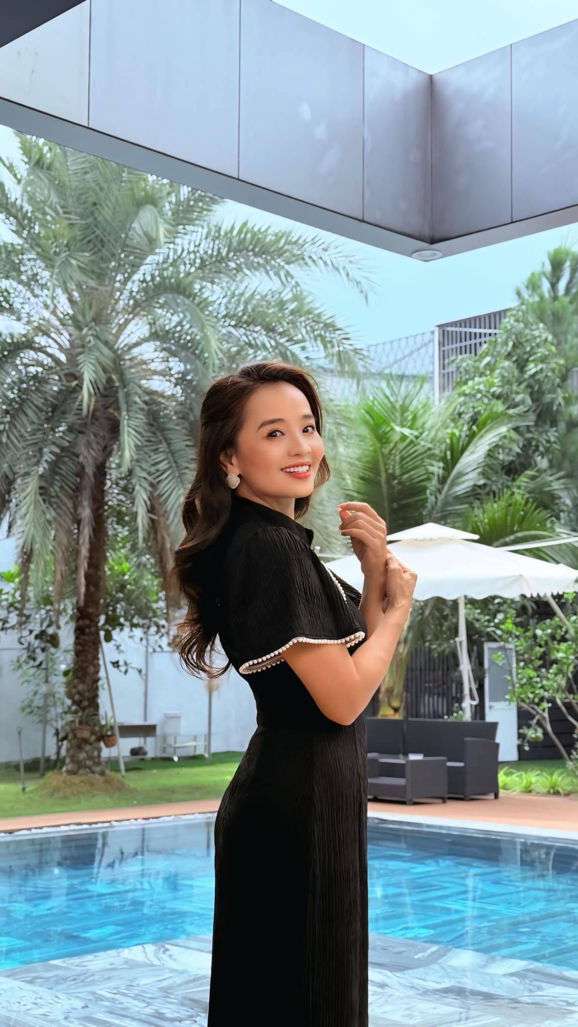 Nữ nghệ nổi tiếng miền Nam: 52 tuổi trẻ đẹp như 30, chưa muốn y&ecirc;u d&ugrave; kh&ocirc;ng thiếu người theo đuổi - Ảnh 2.