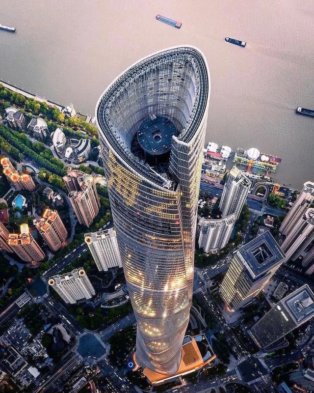 Tòa tháp cao hơn Landmark 81 gần 200m: Nặng tới 850.000 tấn, hơn 2.000 người làm việc liên tục 60 giờ để đổ 61.000m³ bê tông phần móng - Ảnh 2.