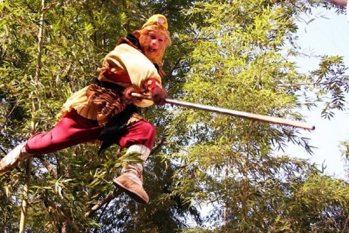 Vì sao Tôn Ngộ Không lại nhét gậy Như Ý vào lỗ tai mà không cất chỗ khác? - Ảnh 3.