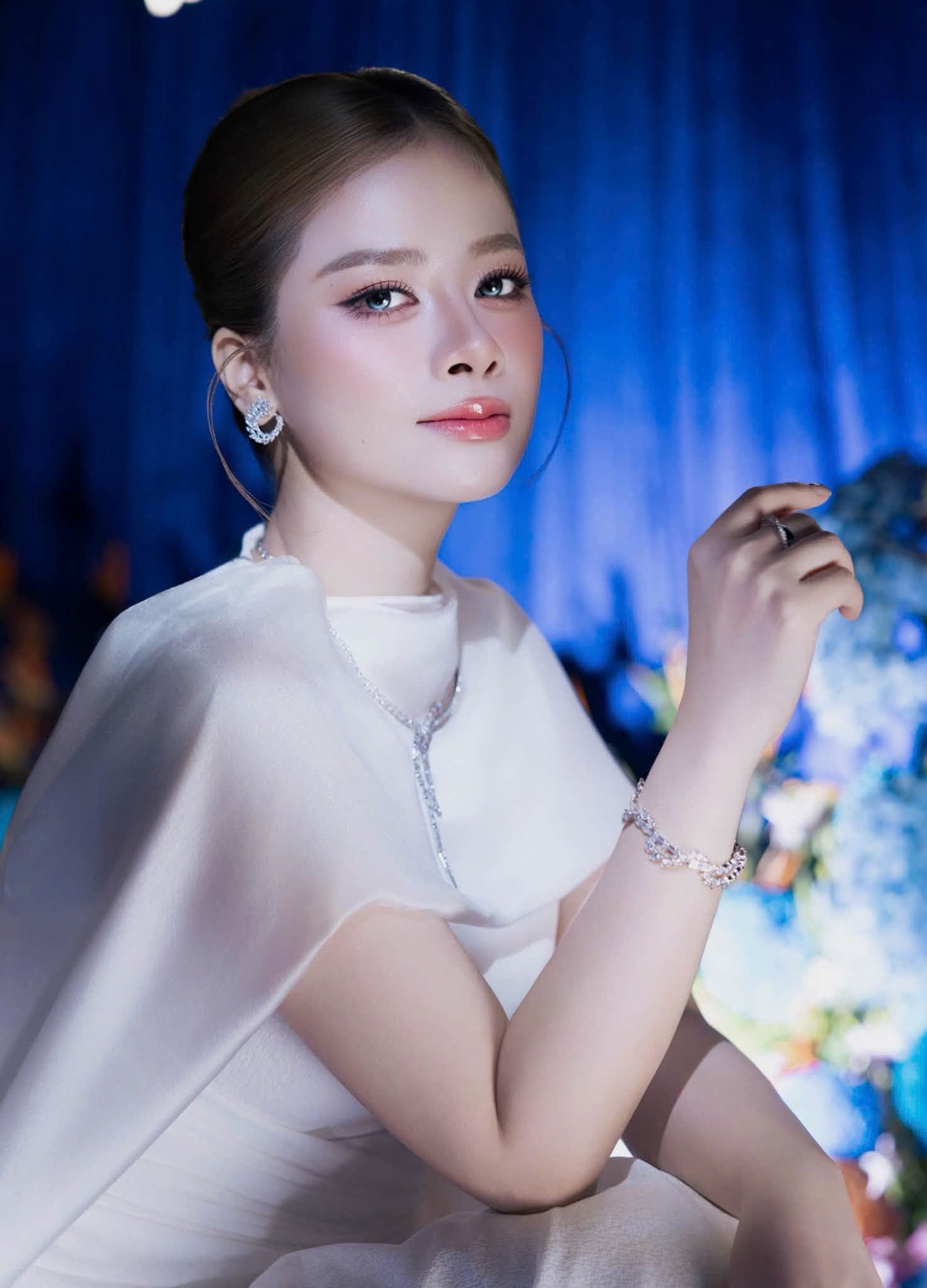 Dương Hoàng Yến và mức lương giảng viên thanh nhạc đắt show nhất Việt Nam 2026 - Ảnh 1. Dương Hoàng Yến và mức lương giảng viên thanh nhạc đắt show nhất Việt Nam 2026 - Ảnh 1.