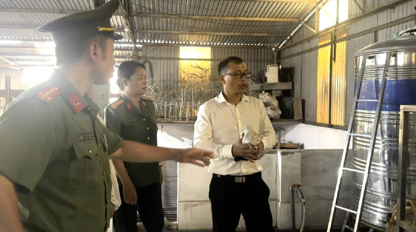 Tất cả người dân đang dùng nước đóng bình chú ý thông báo mới nhất từ công an - Ảnh 1.