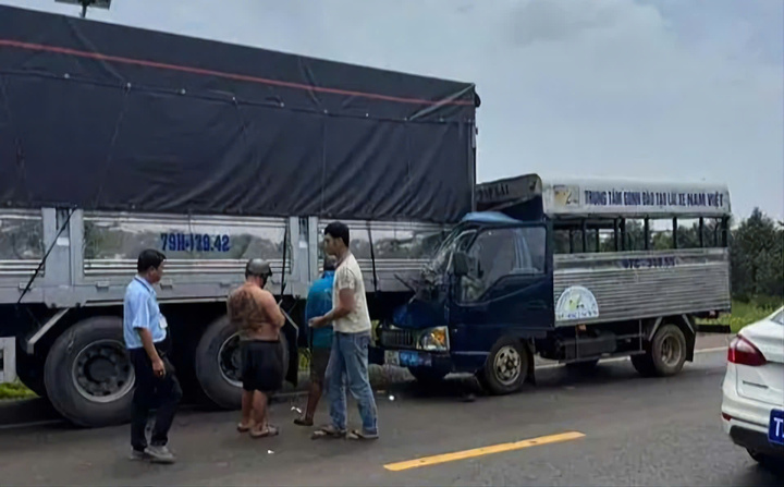 Thầy dạy l&aacute;i xe tử vong trong tai nạn ở Đắk Lắk , vợ nạn nh&acirc;n được bố tr&iacute; việc l&agrave;m - Ảnh 2.