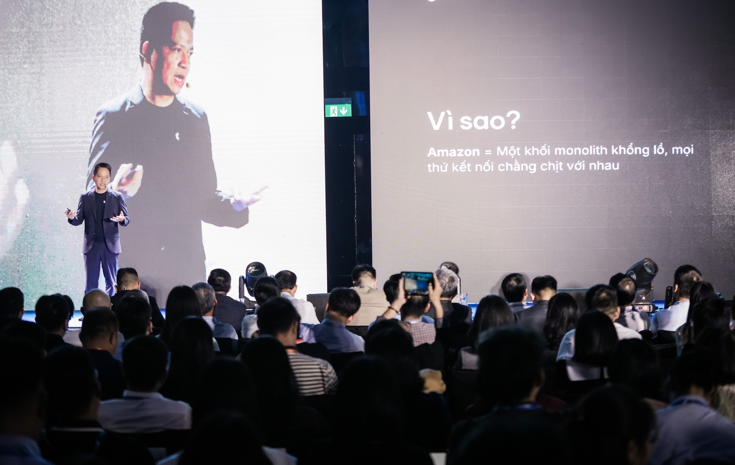 Đổ tiền mua AI nhưng 