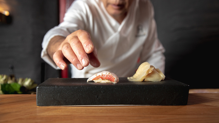 Vì sao sushi từng là món ăn chỉ dành cho người nghèo tại Nhật Bản? - Ảnh 3.