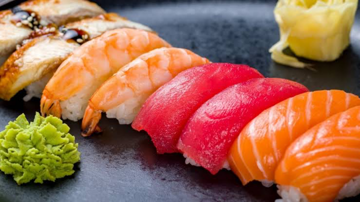 Vì sao sushi từng là món ăn chỉ dành cho người nghèo tại Nhật Bản? - Ảnh 1.