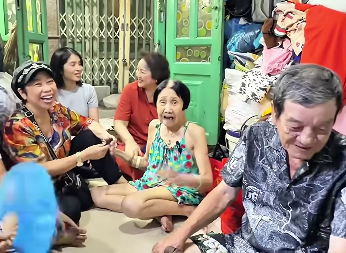 Nghệ sĩ Lệ Thủy: "T&ocirc;i yếu lắm rồi, chỉ nằm một chỗ" - Ảnh 1.