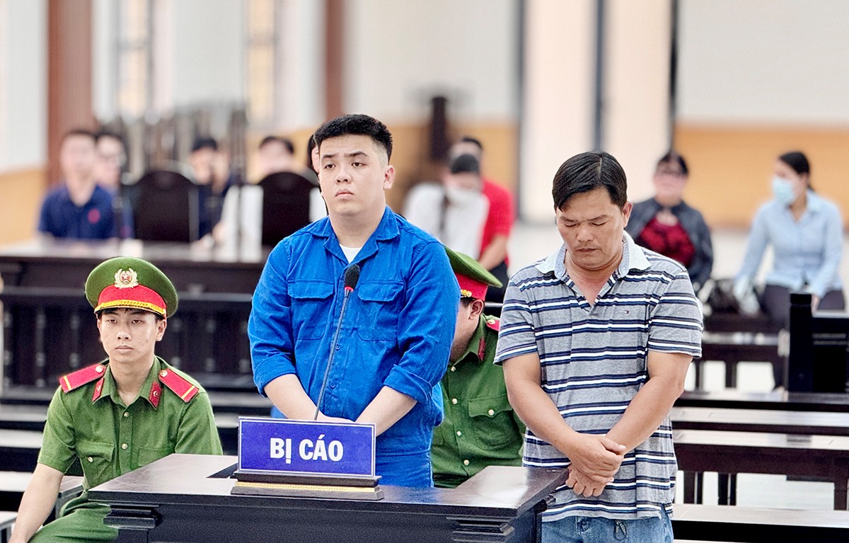 Nhân viên ngân hàng Nguyễn Hoàng Phúc lãnh án 14 năm tù - Ảnh 1. Nhân viên ngân hàng Nguyễn Hoàng Phúc lãnh án 14 năm tù - Ảnh 1.