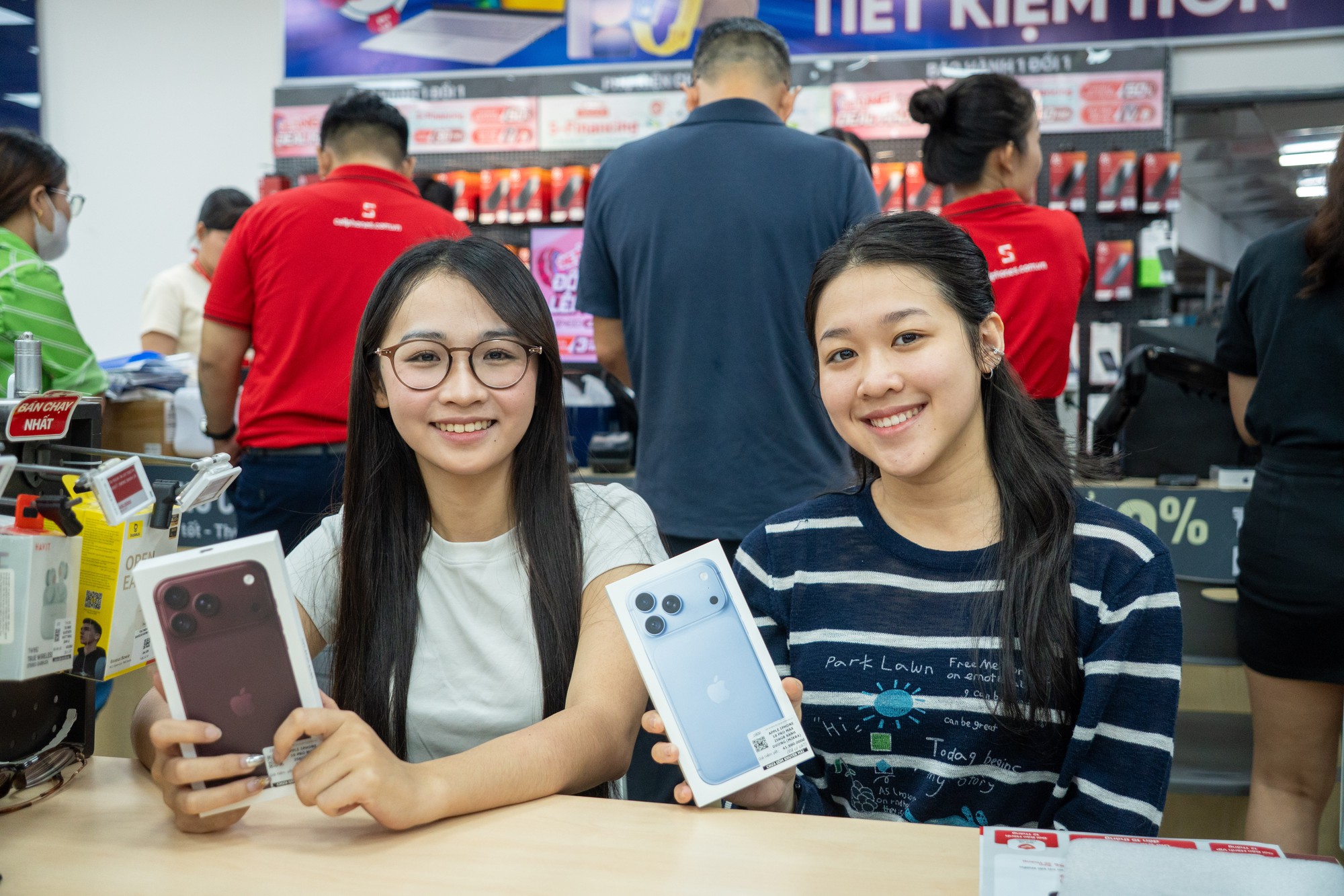 Người Việt háo hức chờ đón iPhone 18 Pro trong ngày mở bán - Ảnh 4. Người Việt háo hức chờ đón iPhone 18 Pro trong ngày mở bán - Ảnh 4.