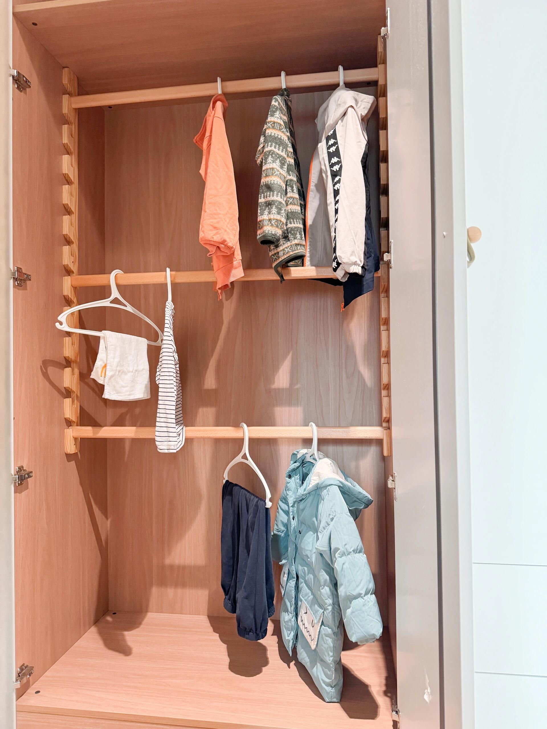 9 mẹo sắp xếp tủ quần &aacute;o của cư d&acirc;n mạng: C&oacute; những c&aacute;ch đơn giản đến mức xem xong chỉ muốn về l&agrave;m ngay - Ảnh 4.
