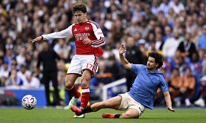 Arsenal thảm bại 0 - 3 trước Brighton: Đương kim v&ocirc; địch mất ng&ocirc;i đầu bảng Ngọai Hạng Anh 2026 - Ảnh 4.
