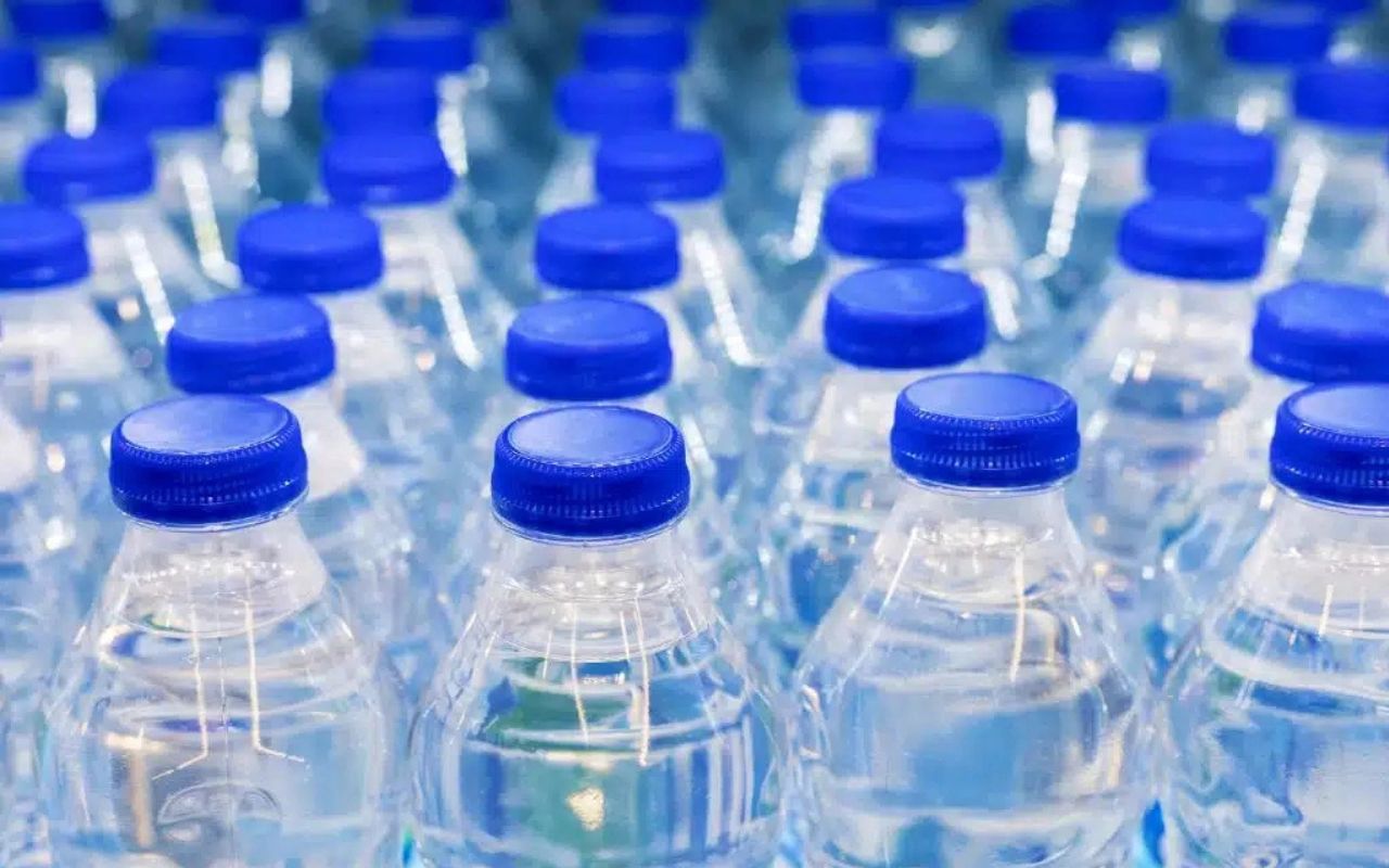 Lời khuy&ecirc;n hữu &iacute;ch cho người sử dụng nước đ&oacute;ng chai an to&agrave;n v&agrave; hiệu quả - Ảnh 1.