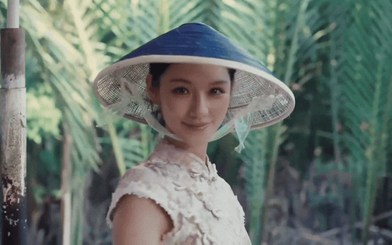 Clip 12 gi&acirc;y g&acirc;y sốt: G&aacute;i xinh Trung Quốc đẹp lạ giữa rừng dừa miền T&acirc;y - Ảnh 3.