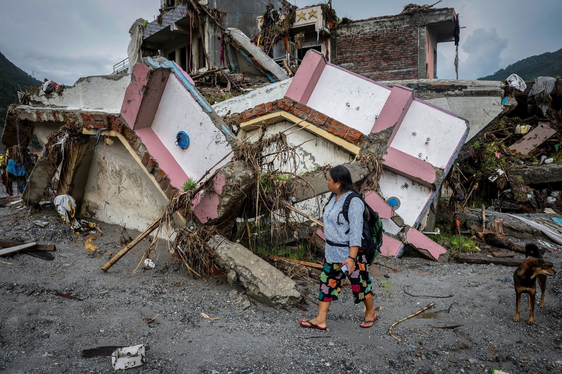 Thảm họa lũ quét tại Betrawati Nepal: Nỗi đau và mất mát năm 2023 - Ảnh 9.