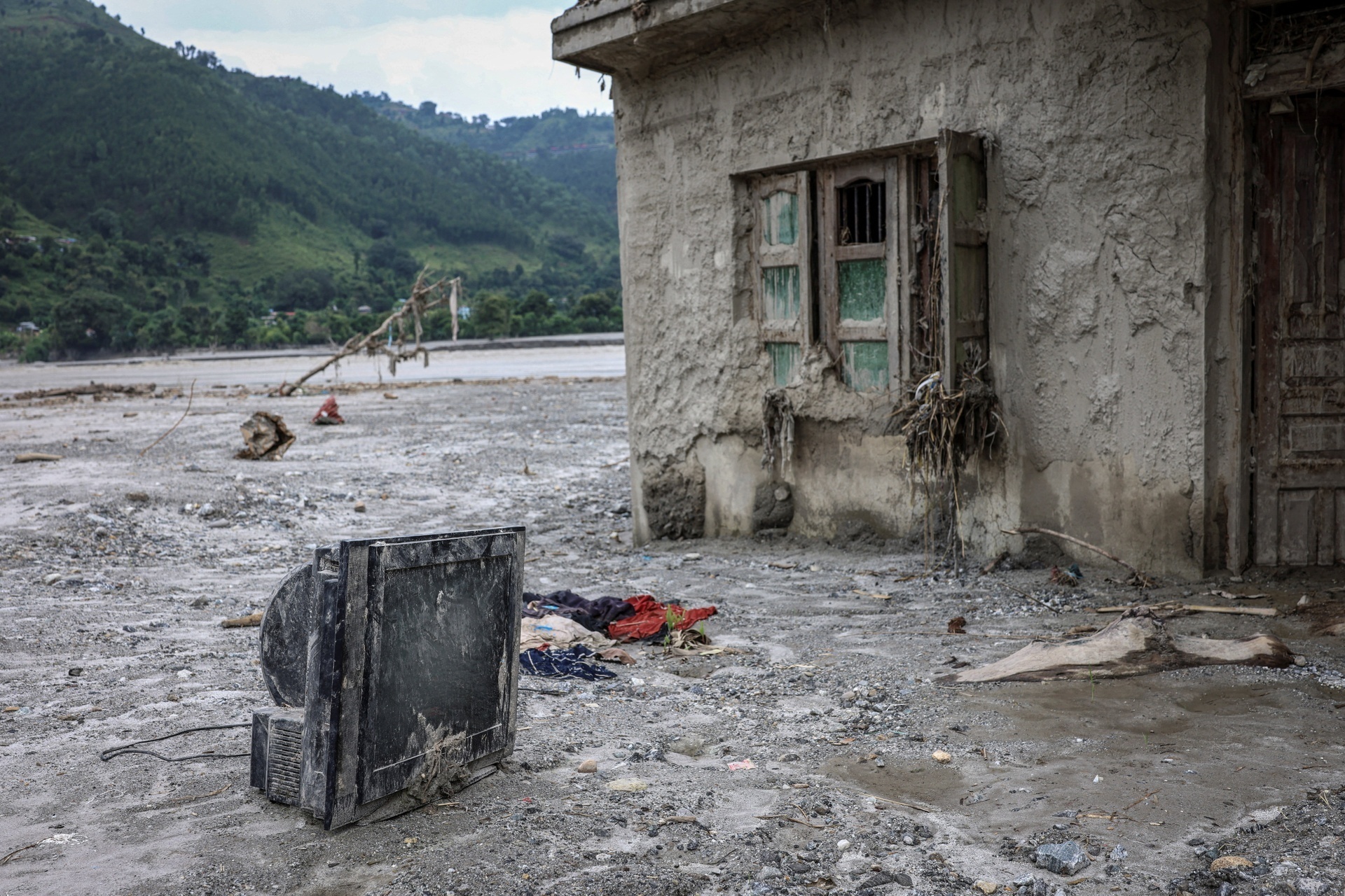 Thảm họa lũ quét tại Betrawati Nepal: Nỗi đau và mất mát năm 2023 - Ảnh 12.
