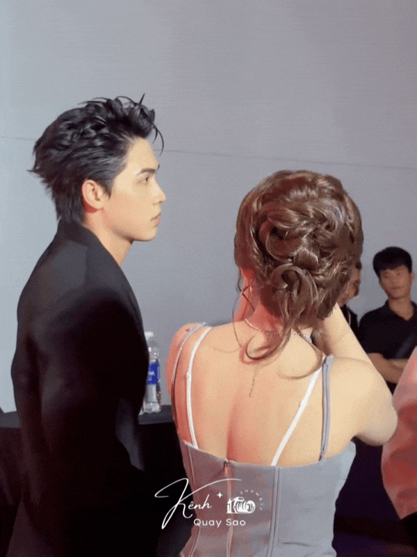 Drama bủa vây nam thần Vbiz vì liên tục tình tứ với bạn diễn: Hết ôm ấp lại nắm tay, netizen khó chịu vô cùng- Ảnh 5.