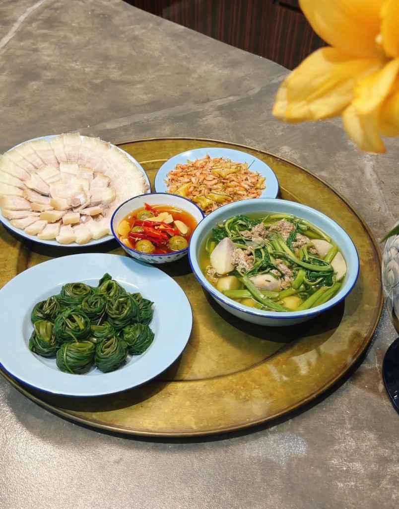 Phương Oanh nấu ăn ngày lễ: Mâm cơm gia đình đơn giản nhưng đẹp mắt - Ảnh 10. Phương Oanh nấu ăn ngày lễ: Mâm cơm gia đình đơn giản nhưng đẹp mắt - Ảnh 10.