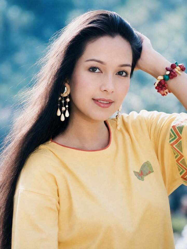'Nữ ho&agrave;ng ảnh lịch' Diễm My lạ lẫm với t&oacute;c ngắn trong ảnh hiếm hơn 30 năm trước - Ảnh 4.