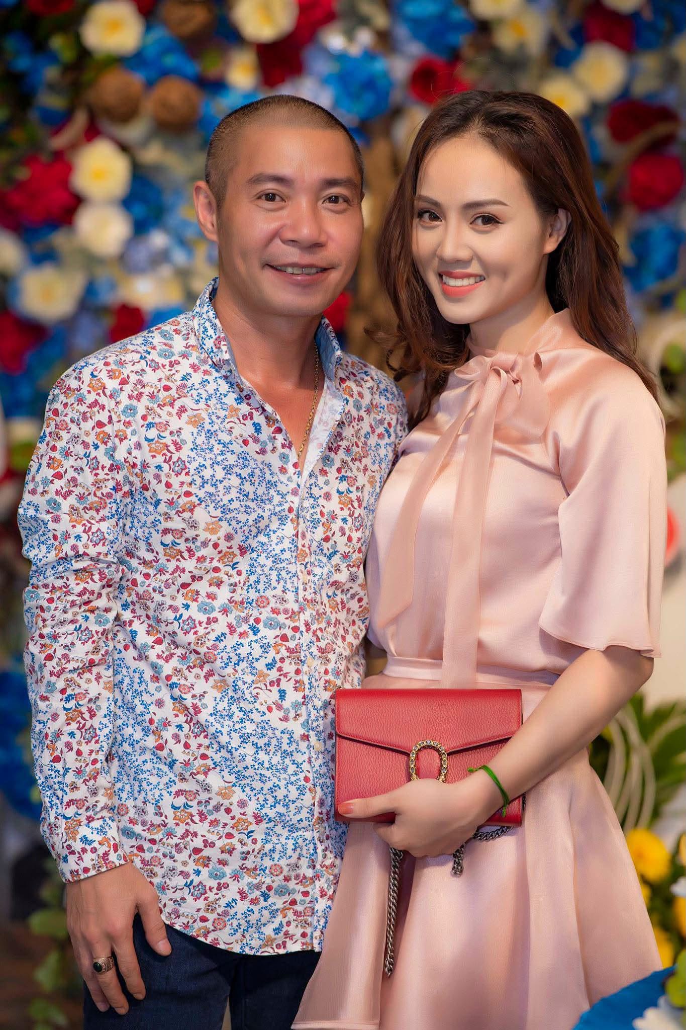 Vợ NSND Công Lý than thở chuyện tóc chồng trong cuộc sống đời thường - Ảnh 2. Vợ NSND Công Lý than thở chuyện tóc chồng trong cuộc sống đời thường - Ảnh 2.