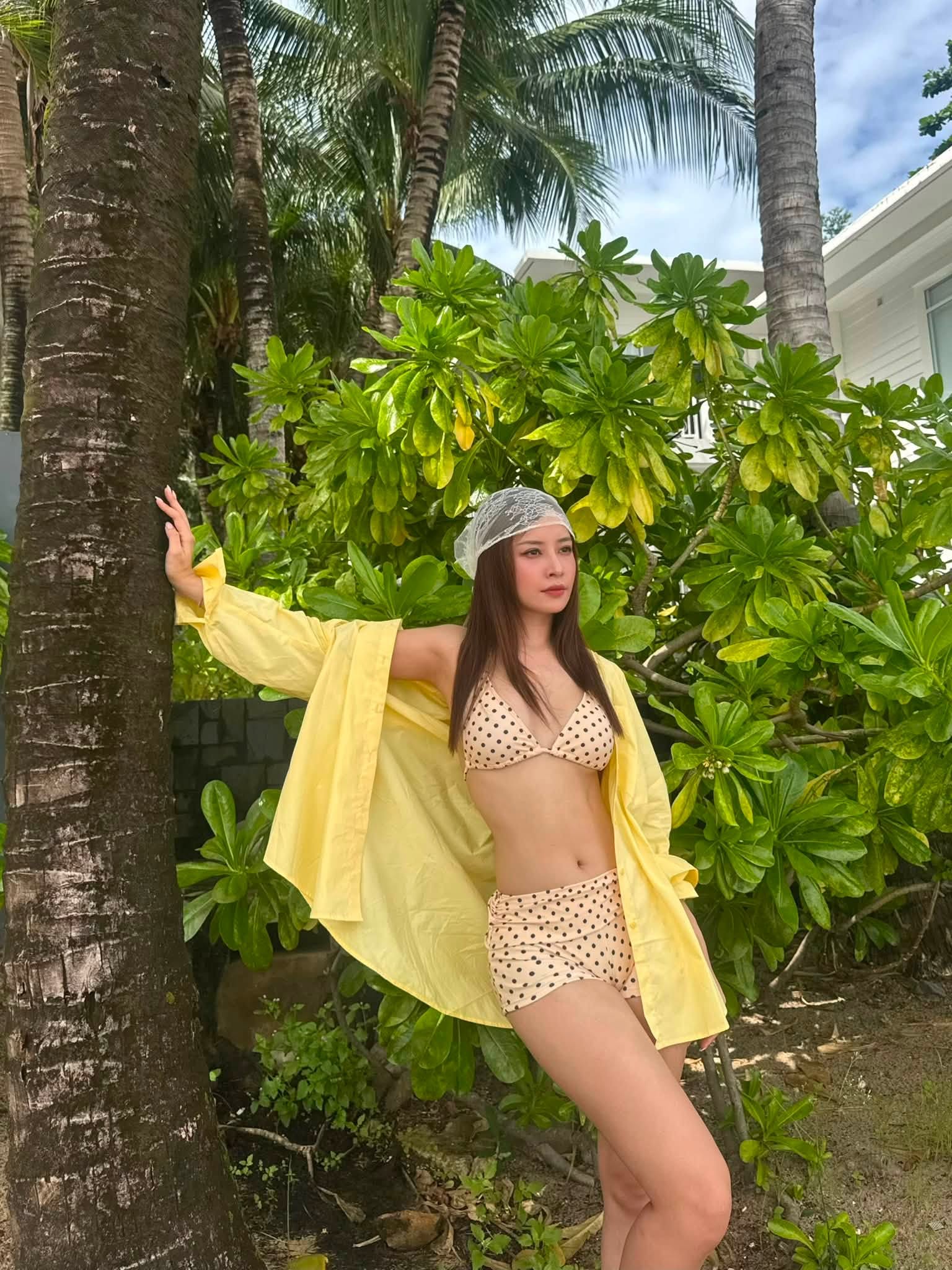 Chi Pu khoe d&aacute;ng quyến rũ trong bộ bikini nhỏ xinh g&acirc;y sốt mạng x&atilde; hội 2026 - Ảnh 2.