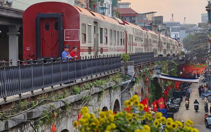 Đo&agrave;n t&agrave;u "qu&yacute; tộc" 2 tầng nối H&agrave; Nội với nơi sắp trở th&agrave;nh TP trực thuộc Trung ương từ 20/9 k&iacute;n v&eacute; dịp nghỉ lễ: Kh&ocirc;ng gian sang xịn, đủ trải nghiệm như "bảo t&agrave;ng di động" - Ảnh 6.