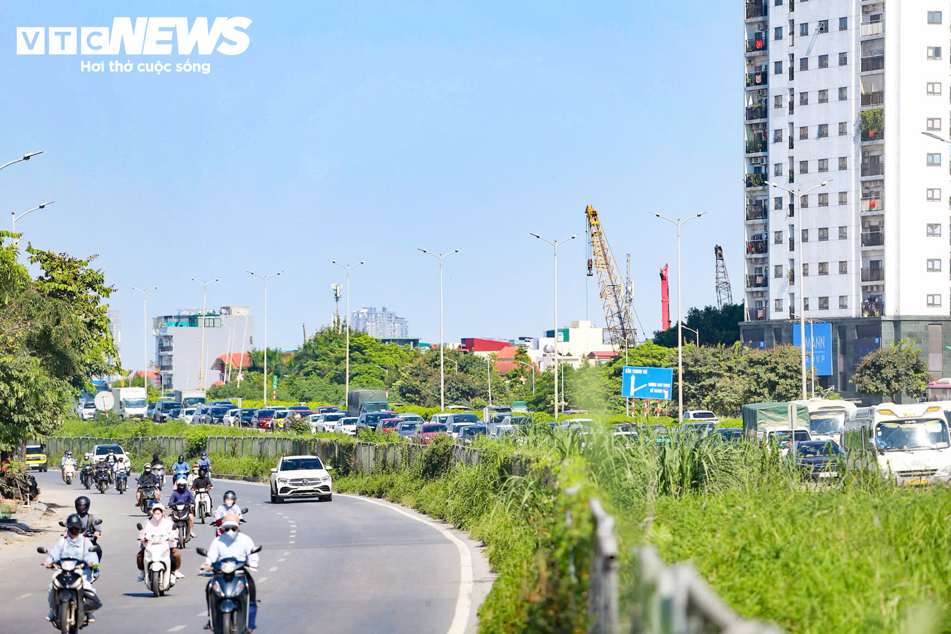 &Ugrave;n tắc giao th&ocirc;ng H&agrave; Nội chiều 2 / 9 khiến người d&acirc;n chật vật trở lại Thủ đ&ocirc; - Ảnh 2.