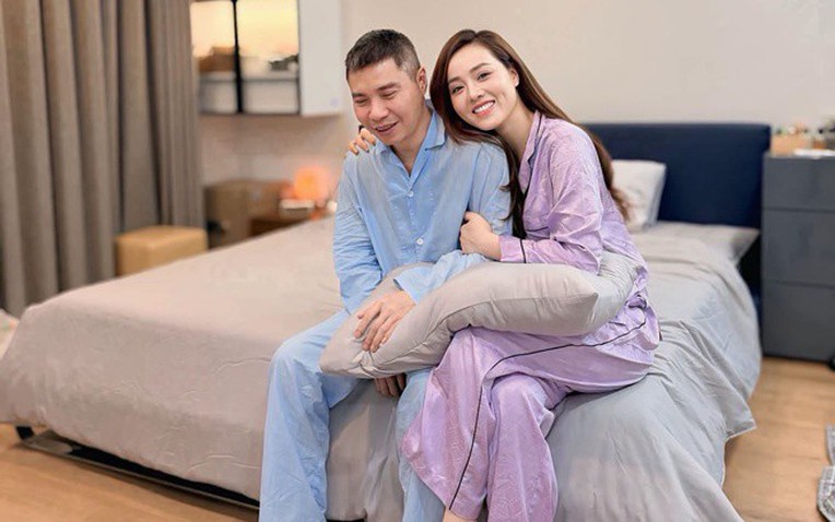 Vợ NSND C&ocirc;ng L&yacute; than thở chuyện t&oacute;c chồng trong cuộc sống đời thường - Ảnh 1.