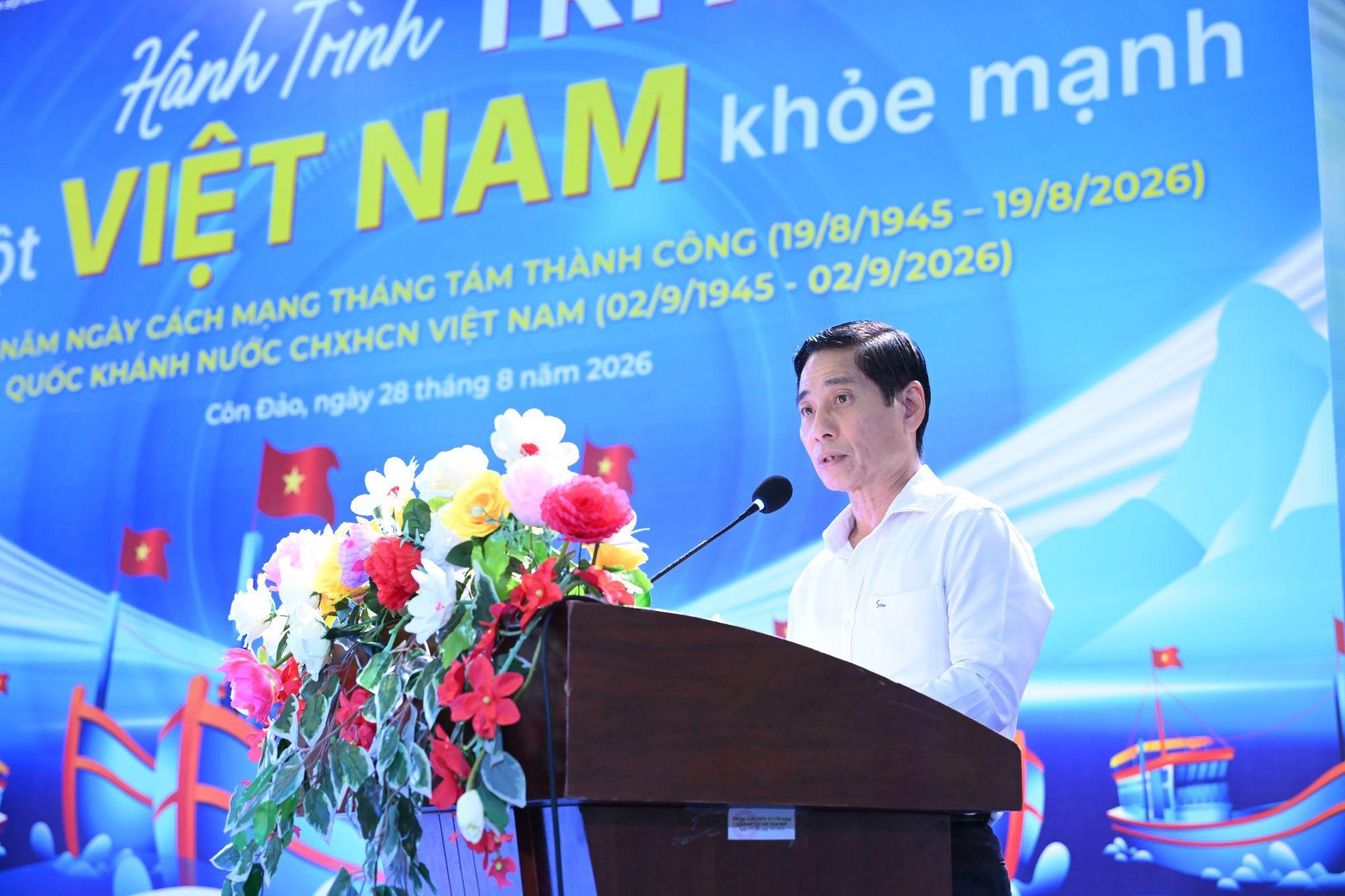Long Ch&acirc;u đến C&ocirc;n Đảo, mang dịch vụ chăm s&oacute;c sức khỏe tới người d&acirc;n đảo xa - Ảnh 3.