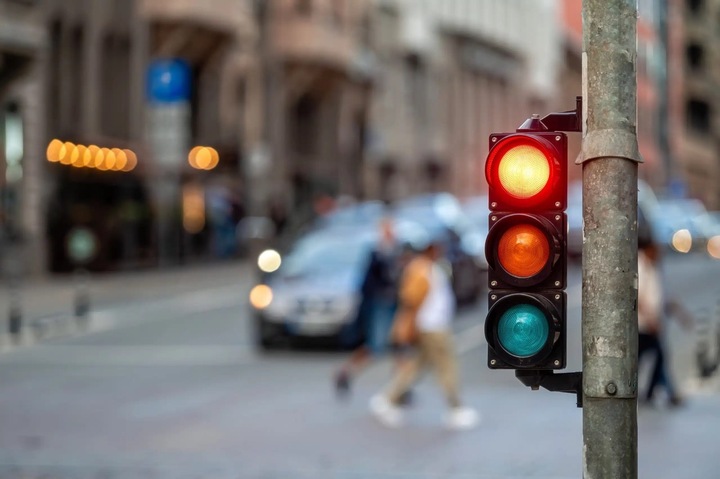 V&igrave; sao đ&egrave;n giao th&ocirc;ng c&oacute; 3 m&agrave;u xanh, v&agrave;ng, đỏ? - Ảnh 1.