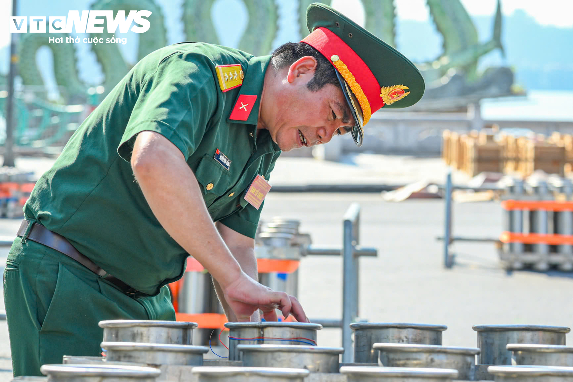 Cận cảnh trận địa ph&aacute;o hoa Hồ T&acirc;y ch&agrave;o mừng Quốc kh&aacute;nh 2 / 9 tại H&agrave; Nội - Ảnh 5.