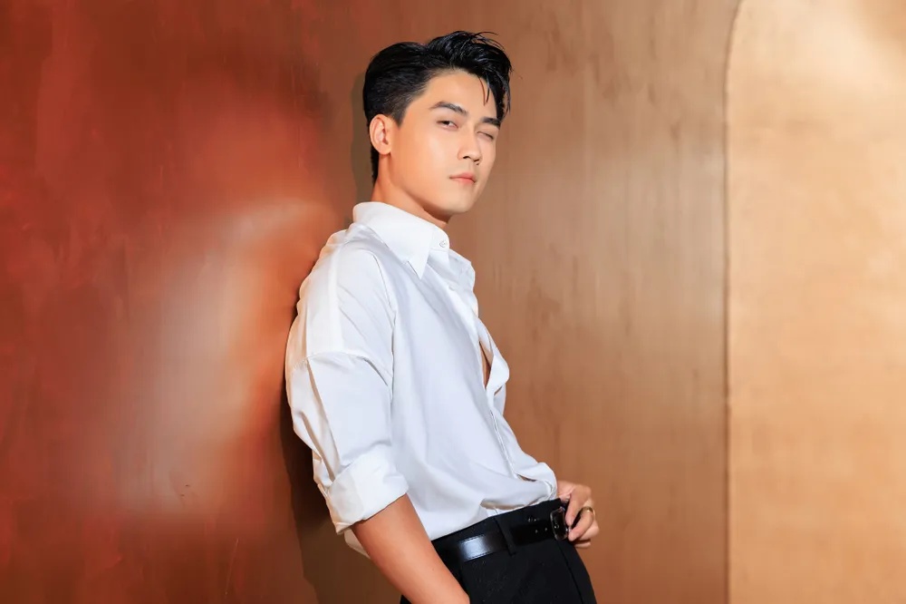 Drama bủa vây nam thần Vbiz vì liên tục tình tứ với bạn diễn: Hết ôm ấp lại nắm tay, netizen khó chịu vô cùng- Ảnh 13.